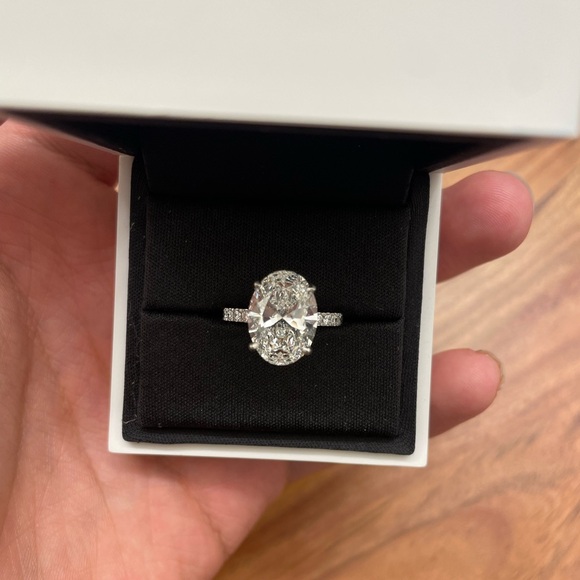 IGI certified 5.53 carat lab oval cut engagement ring in 14k WG - Picture 1 of 6
